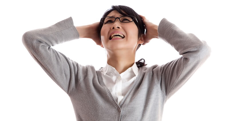 頭を抱える